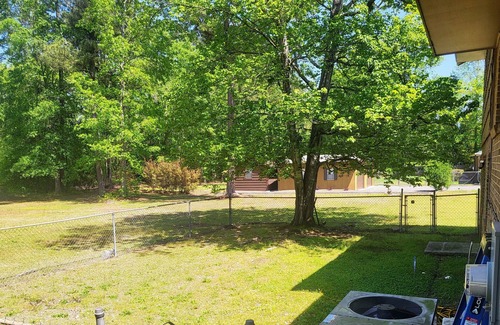 Barker Ten Mile House | 🌈guest room PET FRIENDLY ONLY 1.4 MILES FROM I-95