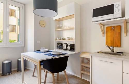Chinatown Apartment | GuestHost - Simplon & Garibaldi Comfy Studio