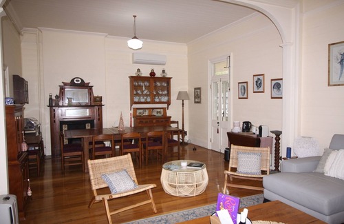 Ballina House | Guesthouse 5 bed 5 bath - Central location 2 mins walk to beach and cafes