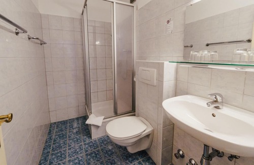 Velden am Worther See Apartment | Guesthouse Frank Room 103 - Guesthouse Frank