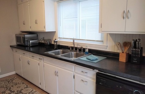 Northrup House | Guesthouse Cottage walkable to Mayo Clinic