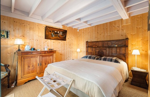 Pleudihen-sur-Rance Bed & Breakfast | Guesthouse 'La Cabane dans les charmes' with private terrace, shared garden and Wi-Fi