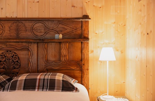 Pleudihen-sur-Rance Bed & Breakfast | Guesthouse 'La Cabane dans les charmes' with private terrace, shared garden and Wi-Fi