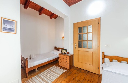 Shkoder House | Guesthouse 'Hapa të Lehtë' - Room 1 - Pro Bono