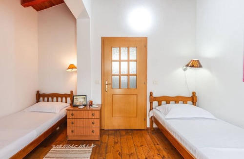 Shkoder House | Guesthouse 'Hapa të Lehtë' - Room 1 - Pro Bono