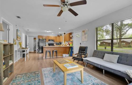 High Springs House | Guesthouse in High Springs! Walk to Downtown, Close to Springs!