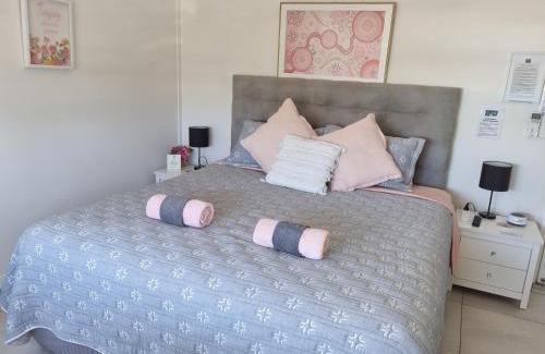 Caloundra House | GUESTHOUSE on REGENT Bed & Breakfast
