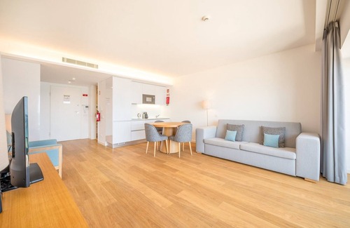 Sesimbra Apartment | GuestReady - Beachfront Naufrago's Retreat 2
