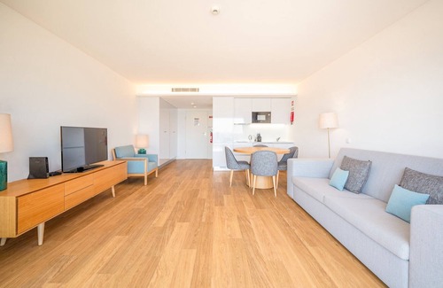 Sesimbra Apartment | GuestReady - Beachfront Naufrago's Retreat 2
