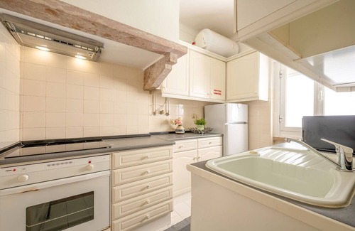 Sao Jorge de Arroios Apartment | GuestReady - Charme Rouge Lisbon