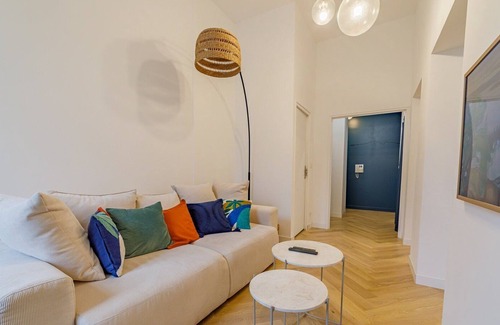 Les Grands Carmes Apartment | GuestReady - Chic Apt Near La Vieille Charité
