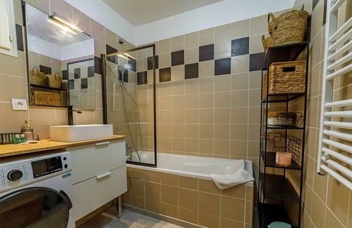 Les Grands Carmes Apartment | GuestReady - Chic Apt Near La Vieille Charité