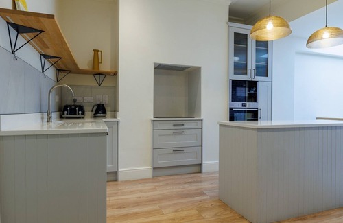 Rathmines House | GuestReady - Contemporary home with garden