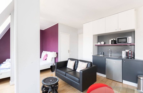 16th Arrondissement Apartment | GuestReady - Cozy Studio with an Eiffel Tower view