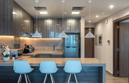 Jumeirah Lake Towers Apartment | GuestReady - Gray Cloud Retreat - MBL Cluster