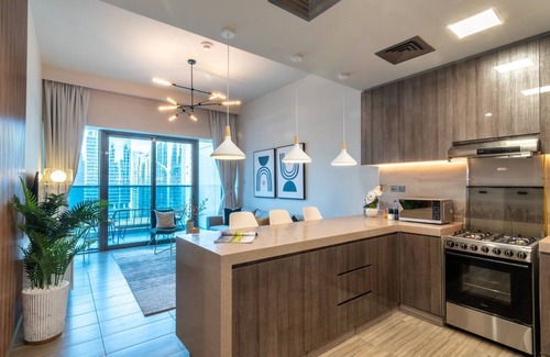 Jumeirah Lake Towers Apartment | GuestReady - Gray Cloud Retreat - MBL Cluster