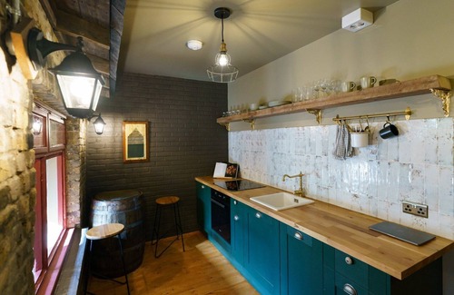 Riverside Apartment | GuestReady - Historic design-led stay in London