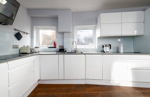 Campden Apartment | GuestReady - Kensington Living