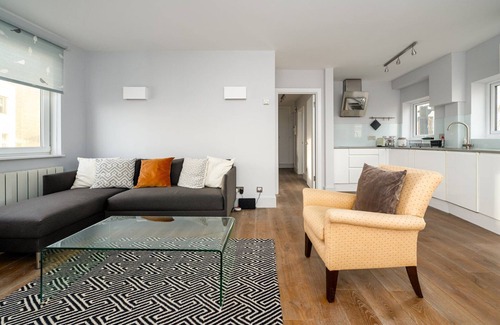 Campden Apartment | GuestReady - Kensington Living