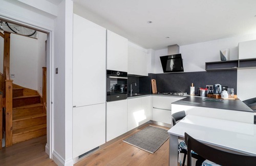 Latchmere Apartment | GuestReady - Modern Home in Battersea for 4 People