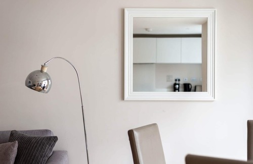 Cathedrals Apartment | GuestReady - Modern stay in Southwark