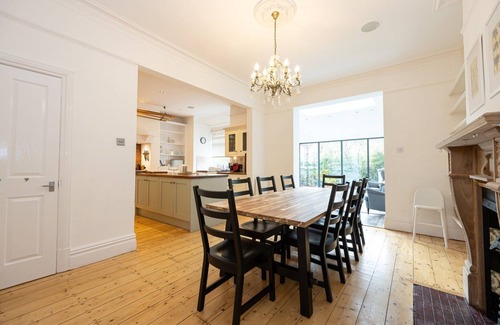 Heaton Norris Apartment | GuestReady - Prestigious home in South Manchester