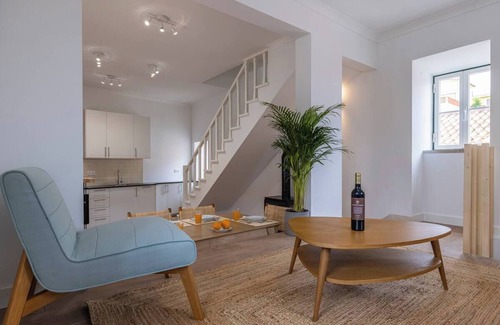 Almocageme House | GuestReady - Romantic nook in Adraga
