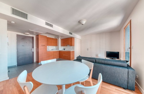 Boucle - Gros Caillou Apartment | GuestReady - Tranquil Escape in Croix-Rousse