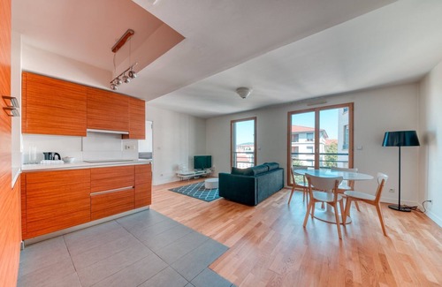 Boucle - Gros Caillou Apartment | GuestReady - Tranquil Escape in Croix-Rousse