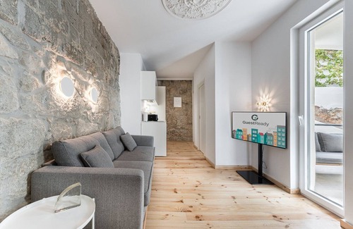 Santa Marinha Apartment | GuestReady - Vineyard House 6