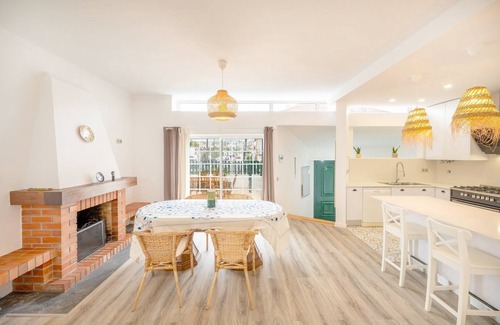 Vila Nogueira de Azeitao Apartment | GuestReady - White Haven with a terrace