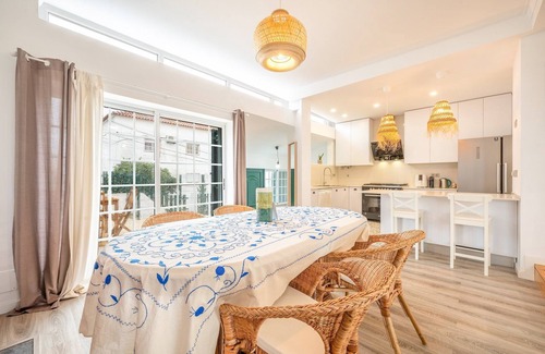 Vila Nogueira de Azeitao Apartment | GuestReady - White Haven with a terrace