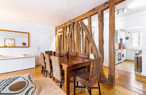 Quartier de la Folie-Mericourt Apartment | GuestReady - Wooden Charm for 2 near Le Marais