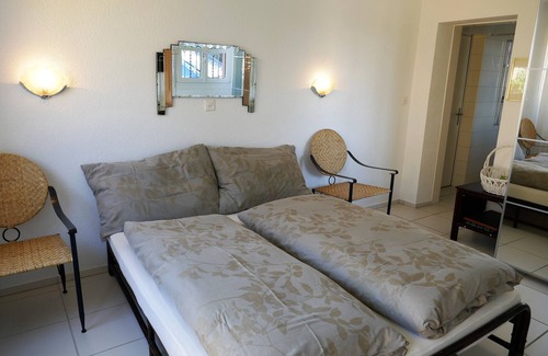 Bellerive Bed & Breakfast | Guestroom & Outdoor Swim-Spa