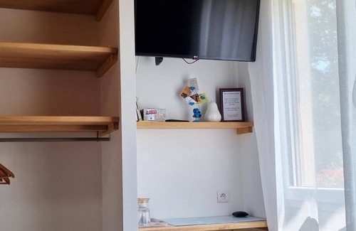 La Salvetat-sur-Agout House | Guestroom Vésoles with Shared Terrace, Wi-Fi and Air Conditioning