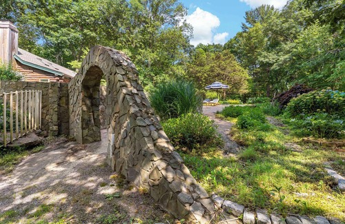 Guilford Cottage | Guilford Carriage House at Granite Lodge!