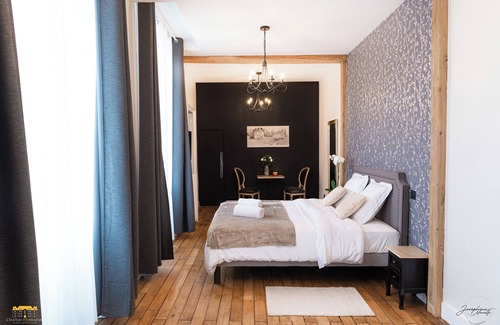 Hermival-les-Vaux Bed & Breakfast | Guillaume's room at Château d'Hermival
