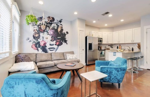 West End Condo | Guitar Groove: King Beds & Keyless Entry Near Music Row – A Stunning Nashville Escape!