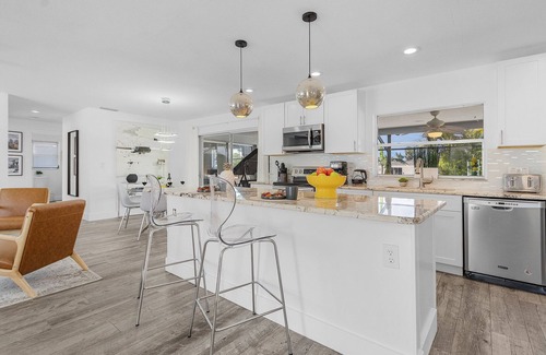 Eight Lakes House | Gulf Access, Heated Pool, Dock, Lanai – Sunset Coast Bungalow - Roelens