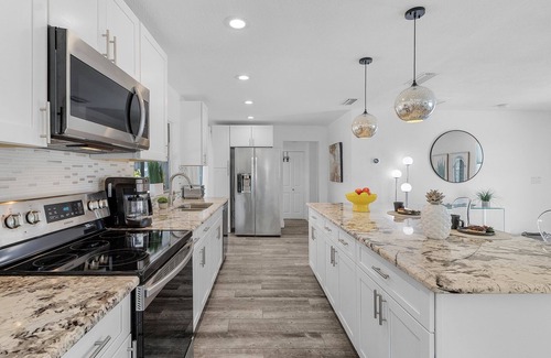 Eight Lakes House | Gulf Access, Heated Pool, Dock, Lanai – Sunset Coast Bungalow - Roelens