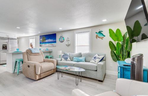 Gulf Breeze House | Gulf Breeze Home with Deck Walk to Public Boat Ramp