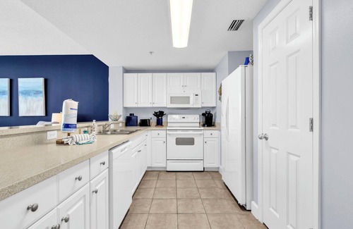 Long Beach Condo | ⛱️Gulf Front VIEW-5 Pools+Hot Tub-Majestic Beach 1-1205⛱️