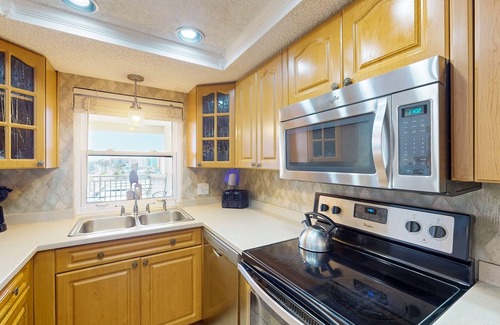 Redington Shores Condo | Gulf front with heated pool, hot tub and direct beach access with WIFI and AC