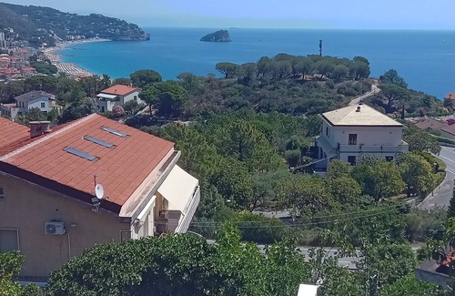 Torbora Apartment | Gulf of Spotorno with a view of Bergeggi Island