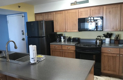 Pensacola Beach Condo | Gulf View Bliss 4th Story 5 ๐ข๐ฝ๐ช๐ป ๐ก๐ฎ๐ฟ๐ฒ๐ฎ๐๐ผ & Beach is Across the Street