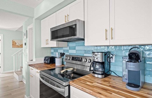 East End House | Gulf Views, Beach Access,Private Pool, Volleyball!