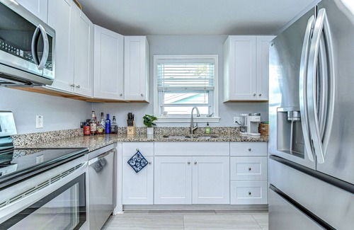 Gulfport House | Gulfport - 2BR Pool Retreat
