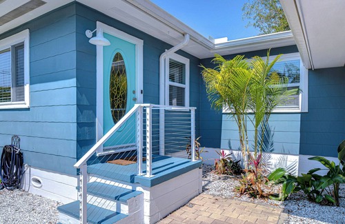 Gulfport House | Gulfport - 2BR Pool Retreat