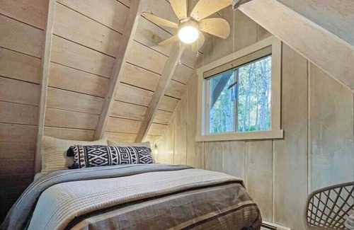 Silver Summit Cabin | Gunn Powder Haus w/Hot Tub