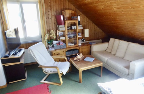 Andelfingen District House | Guntli’s Family Guesthouse: Entire top floor, own bath - rural within city range